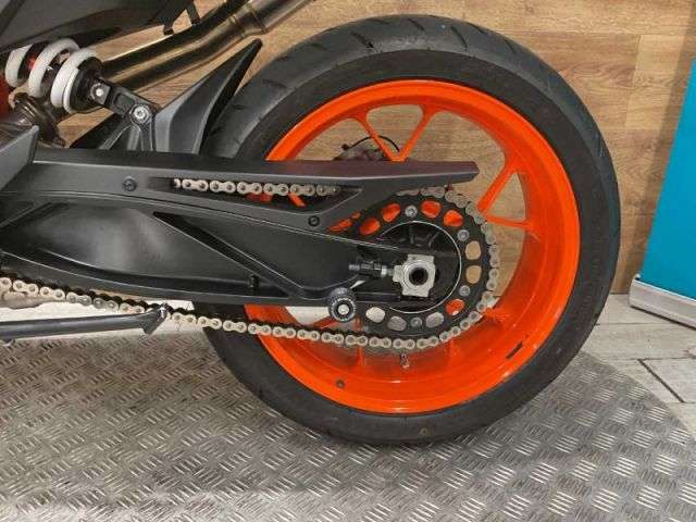 2021 KTM 890 DUKE R 21 2021 KTM 890 DUKE R 21