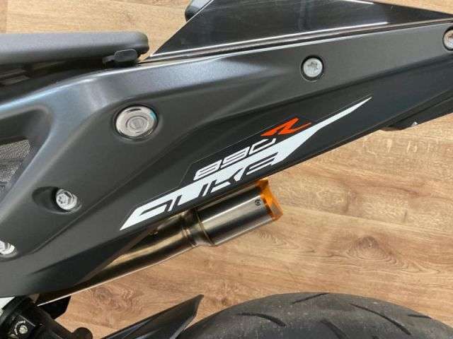 2021 KTM 890 DUKE R 21 2021 KTM 890 DUKE R 21