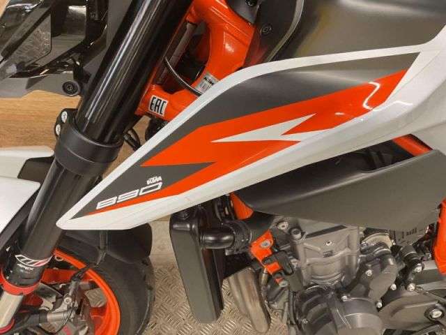 2021 KTM 890 DUKE R 21 2021 KTM 890 DUKE R 21
