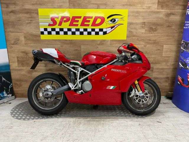 A 2004 DUCATI 999 S MONO 999 S Mono A 2004 DUCATI 999 S MONO 999 S Mono