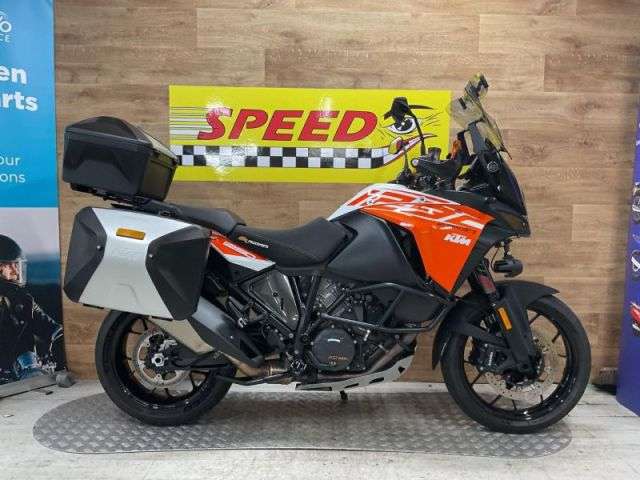 A 2018 KTM 1290 SUPER ADVENTURE S 18 1290 Super Adventure S 18 A 2018 KTM 1290 SUPER ADVENTURE S 18 1290 Super Adventure S 18