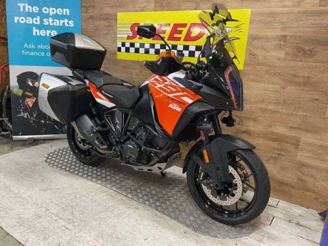 A 2018 KTM 1290 SUPER ADVENTURE S 18 1290 Super Adventure S 18 A 2018 KTM 1290 SUPER ADVENTURE S 18 1290 Super Adventure S 18