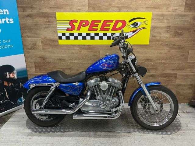 A 2009 HARLEY-DAVIDSON XLH 883 XLH 883 A 2009 HARLEY-DAVIDSON XLH 883 XLH 883