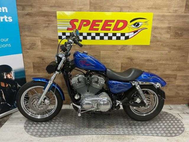 A 2009 HARLEY-DAVIDSON XLH 883 XLH 883 A 2009 HARLEY-DAVIDSON XLH 883 XLH 883