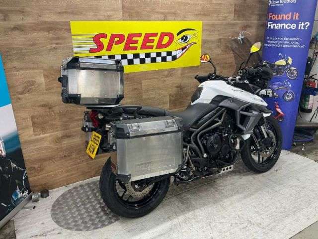 A 2008 TRIUMPH TIGER 800 XRT Tiger 800 XRT A 2008 TRIUMPH TIGER 800 XRT Tiger 800 XRT