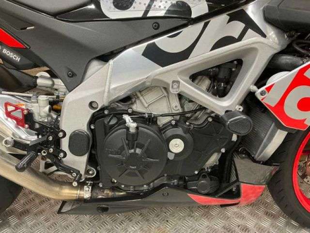 2015 APRILIA TUONO V4 1100 FACTORY 2015 APRILIA TUONO V4 1100 FACTORY