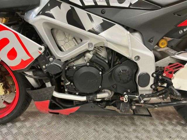 2015 APRILIA TUONO V4 1100 FACTORY 2015 APRILIA TUONO V4 1100 FACTORY