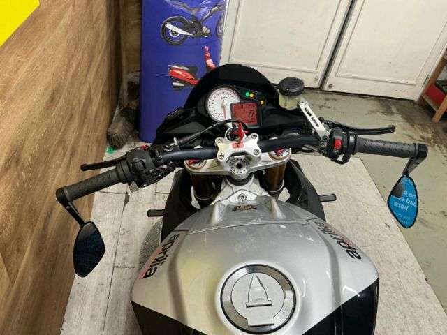 2015 APRILIA TUONO V4 1100 FACTORY 2015 APRILIA TUONO V4 1100 FACTORY