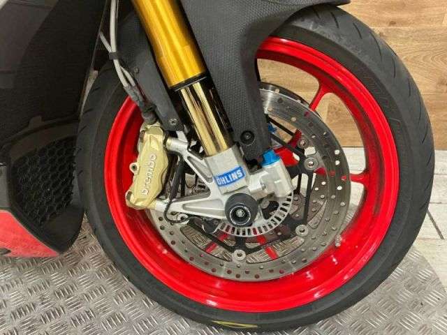 2015 APRILIA TUONO V4 1100 FACTORY 2015 APRILIA TUONO V4 1100 FACTORY