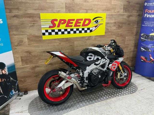 A 2015 APRILIA TUONO V4 1100 FACTORY Tuono V4 1100 Factory A 2015 APRILIA TUONO V4 1100 FACTORY Tuono V4 1100 Factory