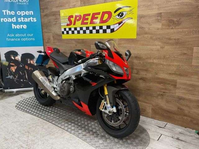 A 2010 APRILIA RSV 4 FACTORY RSV 4 Factory A 2010 APRILIA RSV 4 FACTORY RSV 4 Factory