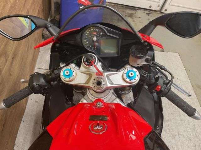 2010 APRILIA RSV 4 FACTORY 2010 APRILIA RSV 4 FACTORY