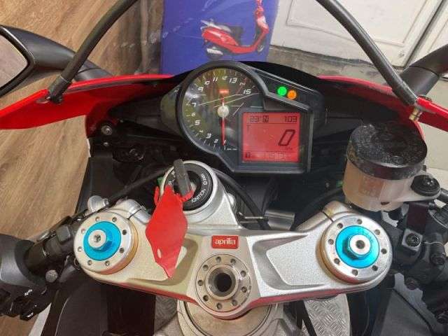 2010 APRILIA RSV 4 FACTORY 2010 APRILIA RSV 4 FACTORY
