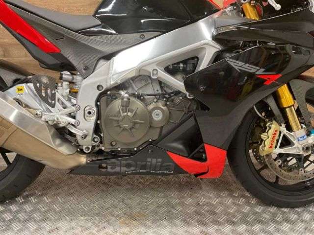 2010 APRILIA RSV 4 FACTORY 2010 APRILIA RSV 4 FACTORY