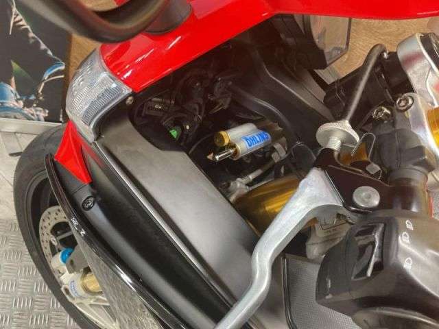 2010 APRILIA RSV 4 FACTORY 2010 APRILIA RSV 4 FACTORY