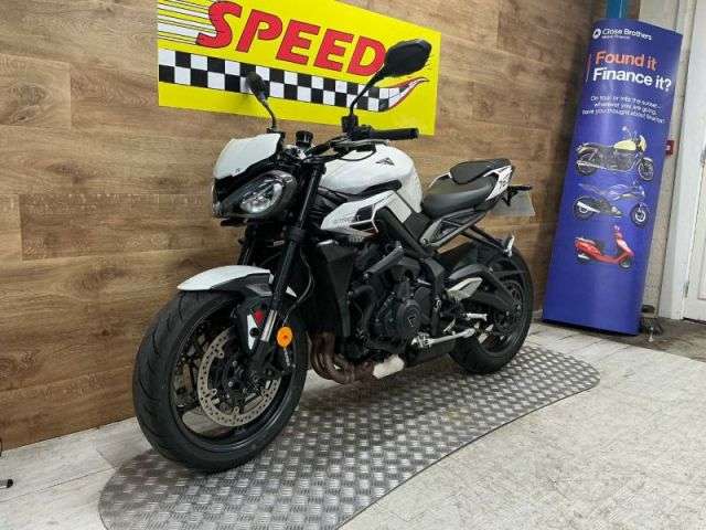 A 2023 TRIUMPH STREET TRIPLE R Street Triple R A 2023 TRIUMPH STREET TRIPLE R Street Triple R