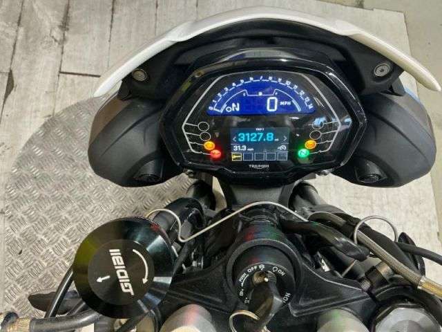 2023 TRIUMPH STREET TRIPLE R 2023 TRIUMPH STREET TRIPLE R