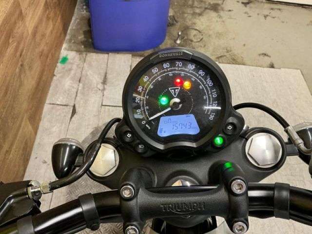 2023 TRIUMPH BONNEVILLE BOBBER 2023 TRIUMPH BONNEVILLE BOBBER