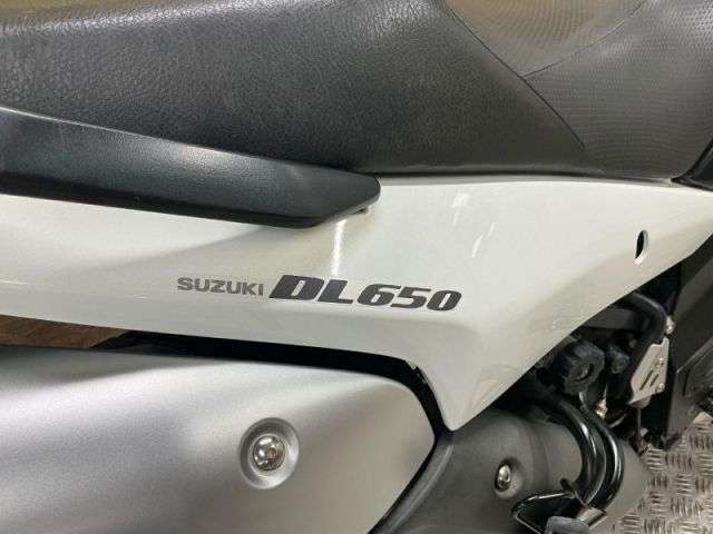 2010 SUZUKI DL 650 L0 2010 SUZUKI DL 650 L0