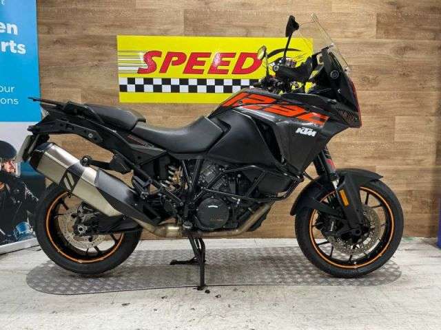 A 2018 KTM 1290 SUPER ADVENTURE S 24 1290 Super Adventure S 18 A 2018 KTM 1290 SUPER ADVENTURE S 24 1290 Super Adventure S 18