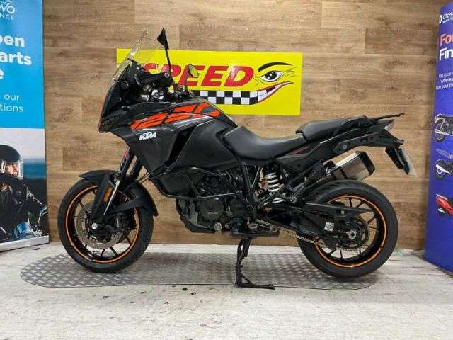 A 2018 KTM 1290 SUPER ADVENTURE S 24 1290 Super Adventure S 18 A 2018 KTM 1290 SUPER ADVENTURE S 24 1290 Super Adventure S 18