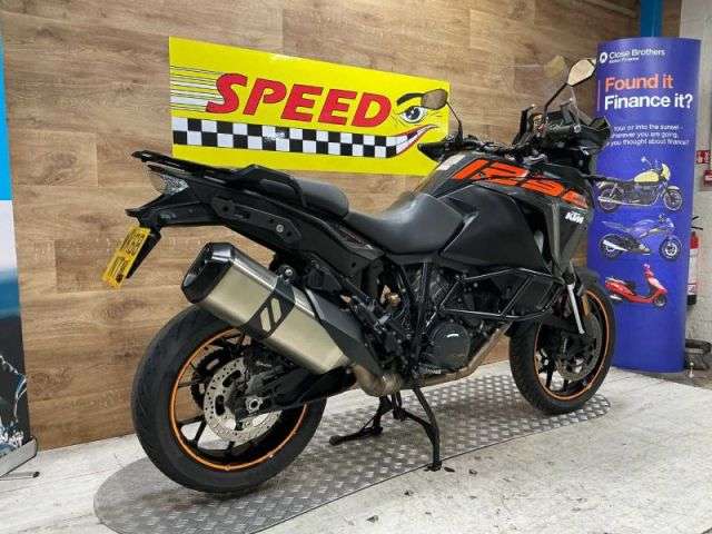 A 2018 KTM 1290 SUPER ADVENTURE S 24 1290 Super Adventure S 18 A 2018 KTM 1290 SUPER ADVENTURE S 24 1290 Super Adventure S 18