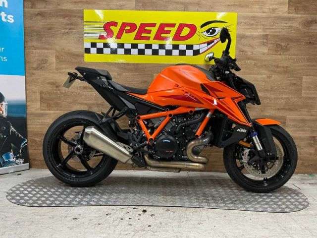 A 2024 KTM 1390 SUPERDUKE R EVO 24 1390 Superduke R EVO 24 A 2024 KTM 1390 SUPERDUKE R EVO 24 1390 Superduke R EVO 24
