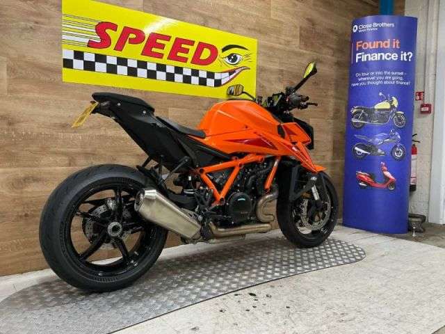 A 2024 KTM 1390 SUPERDUKE R EVO 24 1390 Superduke R EVO 24 A 2024 KTM 1390 SUPERDUKE R EVO 24 1390 Superduke R EVO 24