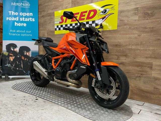 A 2024 KTM 1390 SUPERDUKE R EVO 24 1390 Superduke R EVO 24 A 2024 KTM 1390 SUPERDUKE R EVO 24 1390 Superduke R EVO 24