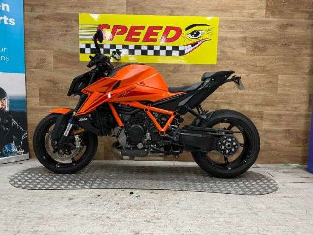 A 2024 KTM 1390 SUPERDUKE R EVO 24 1390 Superduke R EVO 24 A 2024 KTM 1390 SUPERDUKE R EVO 24 1390 Superduke R EVO 24