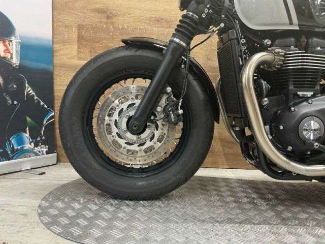 2023 TRIUMPH BONNEVILLE BOBBER 2023 TRIUMPH BONNEVILLE BOBBER