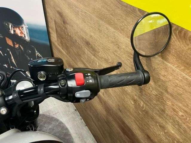 2023 TRIUMPH BONNEVILLE BOBBER 2023 TRIUMPH BONNEVILLE BOBBER