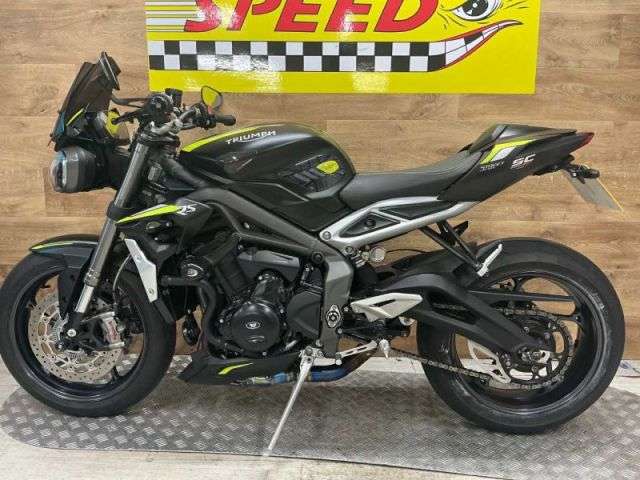 A 2021 TRIUMPH STREET TRIPLE RS Street Triple RS A 2021 TRIUMPH STREET TRIPLE RS Street Triple RS