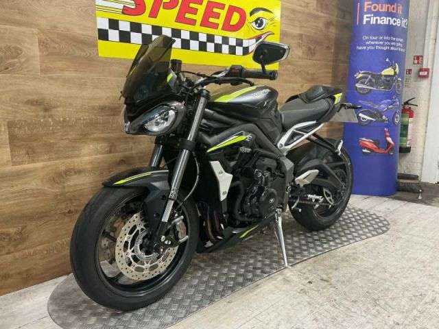 A 2021 TRIUMPH STREET TRIPLE RS Street Triple RS A 2021 TRIUMPH STREET TRIPLE RS Street Triple RS