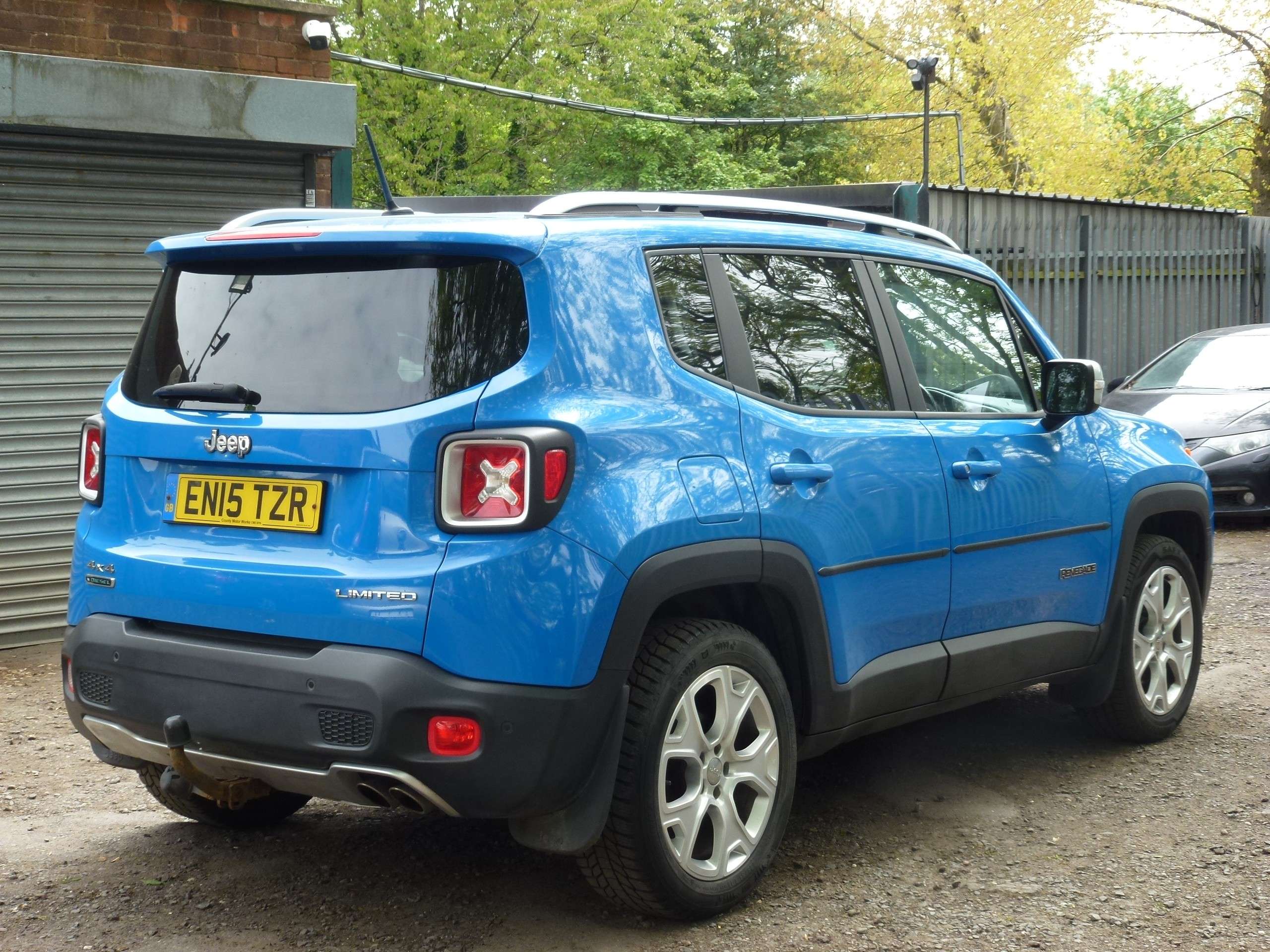 A 2015 JEEP RENEGADE 2.0 MultiJetII Limited SUV 5dr Diesel Auto 4WD Euro 6 (s/s) (140 ps) A 2015 JEEP RENEGADE 2.0 MultiJetII Limited SUV 5dr Diesel Auto 4WD Euro 6 (s/s) (140 ps)
