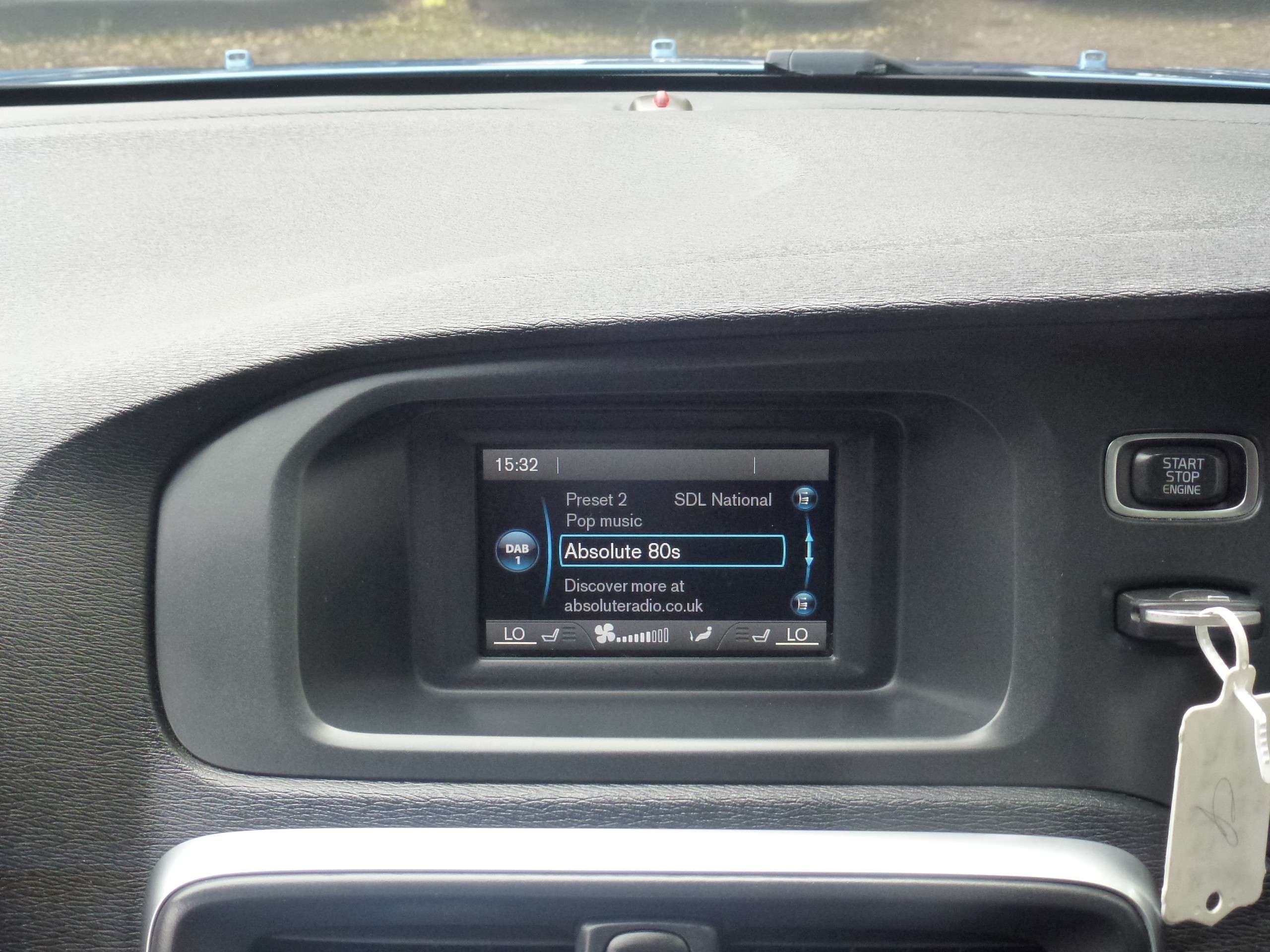 2015 VOLVO V40 2015 VOLVO V40