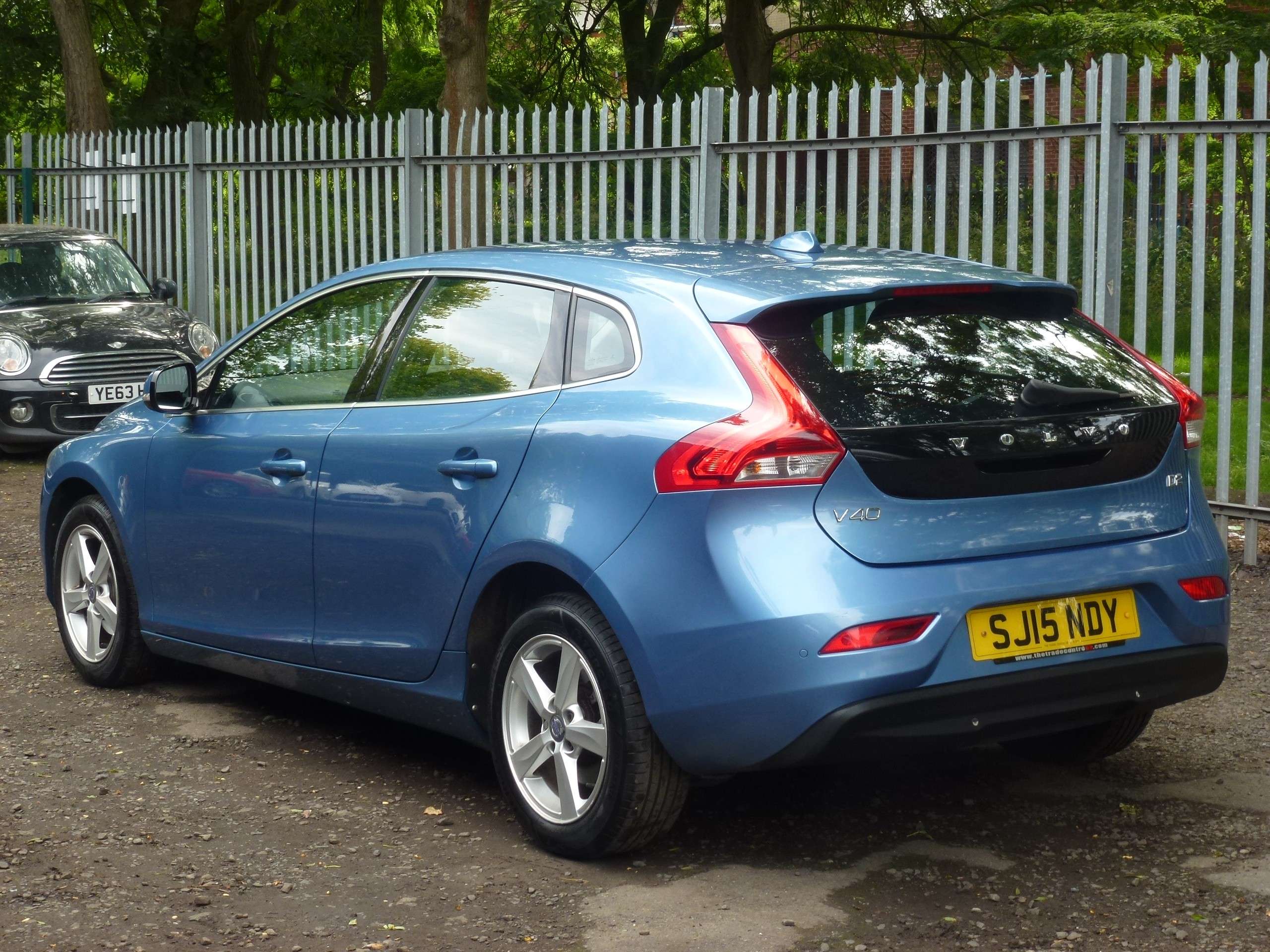 A 2015 VOLVO V40 1.6 D2 SE Hatchback 5dr Diesel Manual Euro 5 (s/s) (115 ps) A 2015 VOLVO V40 1.6 D2 SE Hatchback 5dr Diesel Manual Euro 5 (s/s) (115 ps)