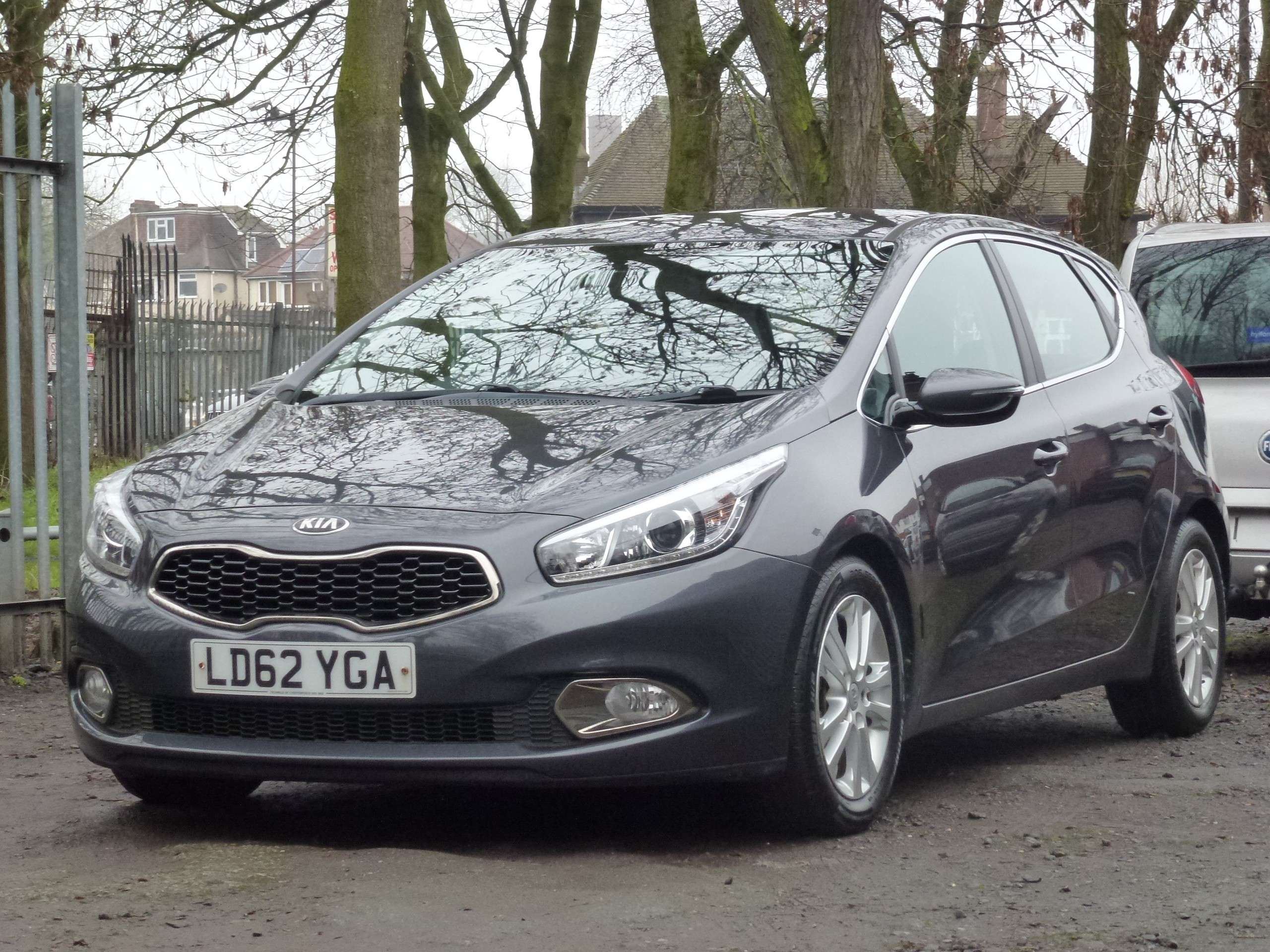 A 2012 KIA CEED 1.6 CRDi EcoDynamics 2 Hatchback 5dr Diesel Manual Euro 5 (s/s) (126 bhp) A 2012 KIA CEED 1.6 CRDi EcoDynamics 2 Hatchback 5dr Diesel Manual Euro 5 (s/s) (126 bhp)