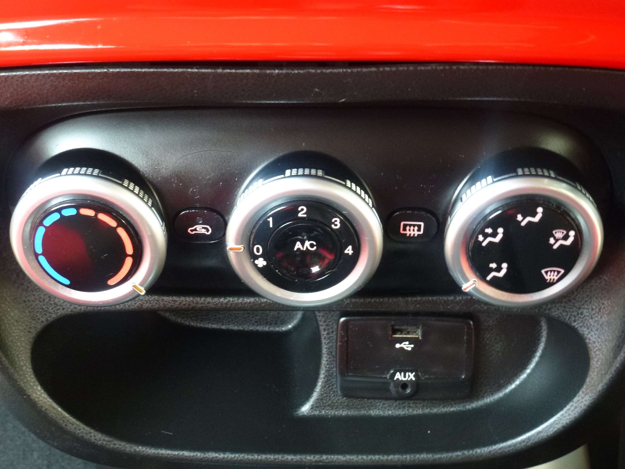 2014 FIAT 500L 2014 FIAT 500L
