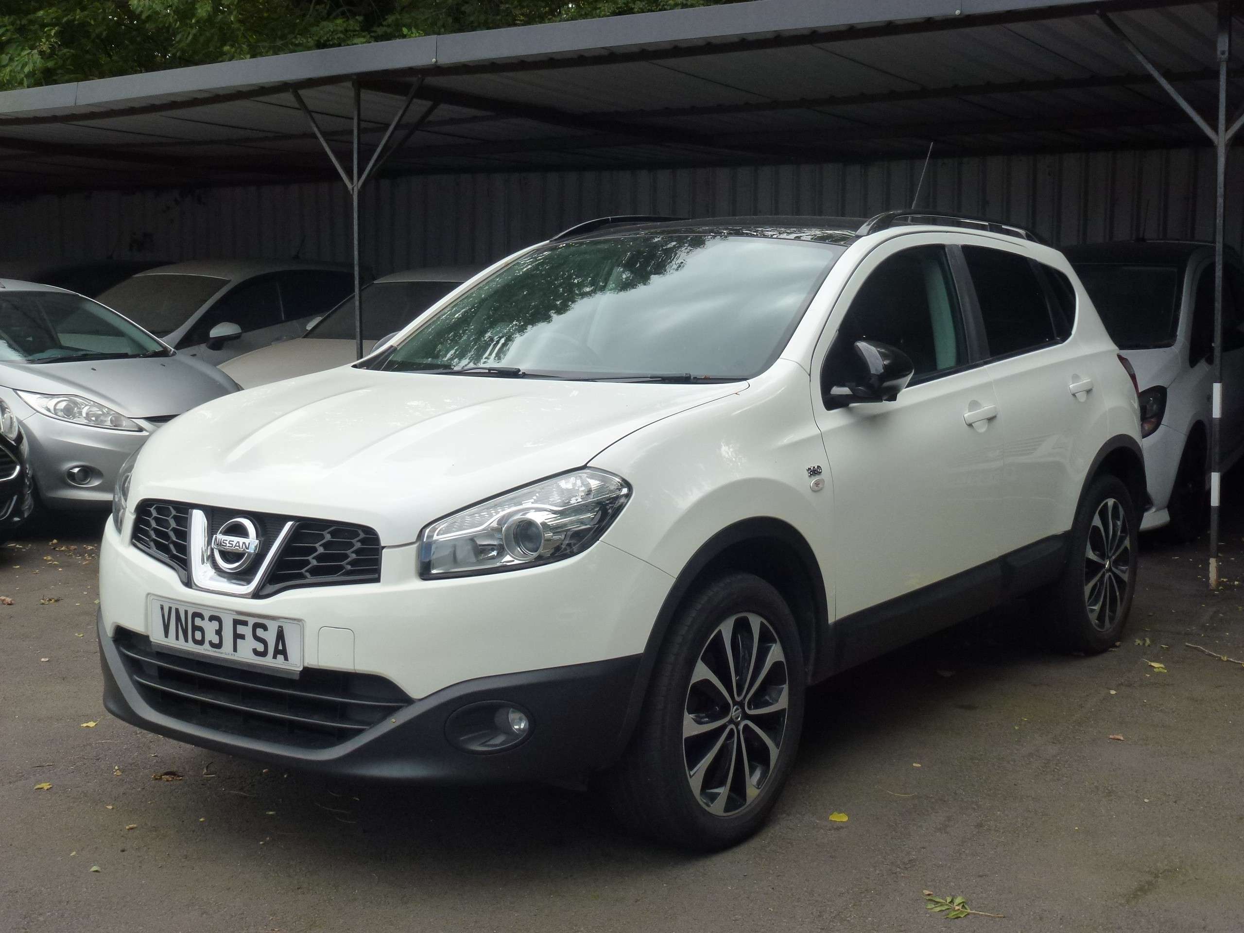 A 2013 NISSAN QASHQAI 1.6 360 SUV 5dr Petrol Manual 2WD Euro 5 (117 ps) A 2013 NISSAN QASHQAI 1.6 360 SUV 5dr Petrol Manual 2WD Euro 5 (117 ps)