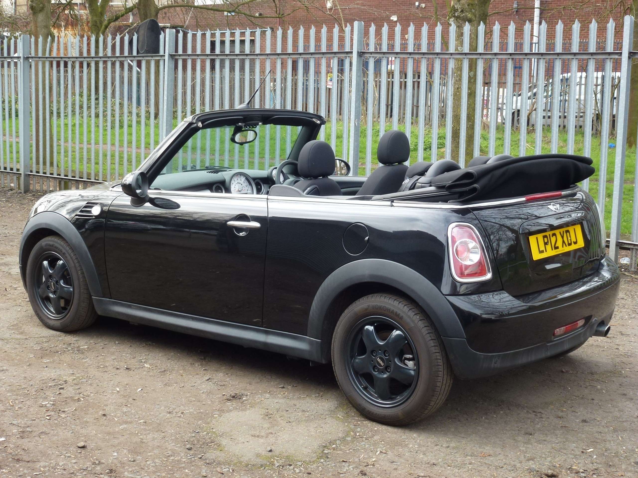 A 2012 MINI CONVERTIBLE 1.6 One Convertible 2dr Petrol Steptronic Euro 5 (98 ps) A 2012 MINI CONVERTIBLE 1.6 One Convertible 2dr Petrol Steptronic Euro 5 (98 ps)