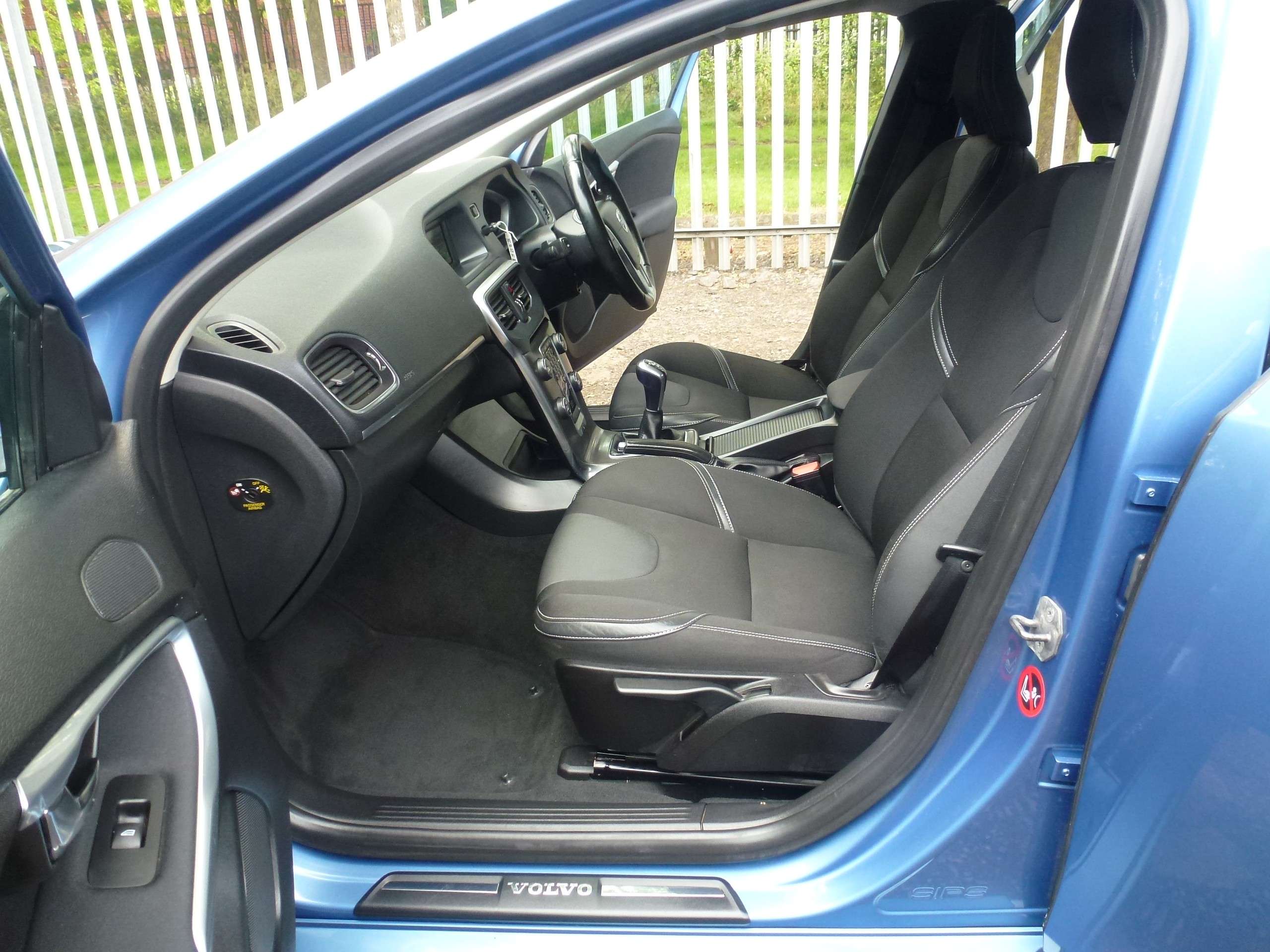 2015 VOLVO V40 2015 VOLVO V40