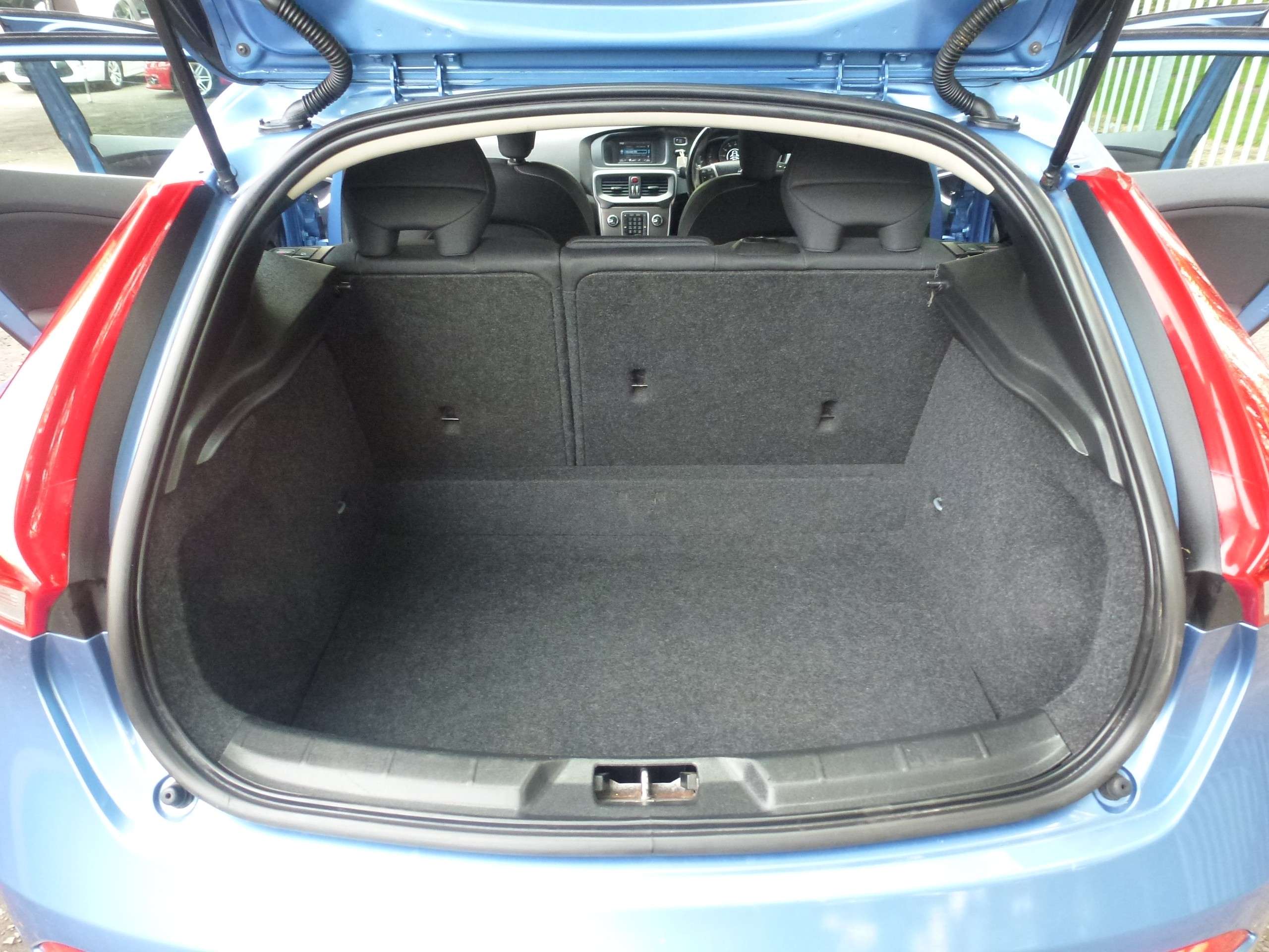 2015 VOLVO V40 2015 VOLVO V40