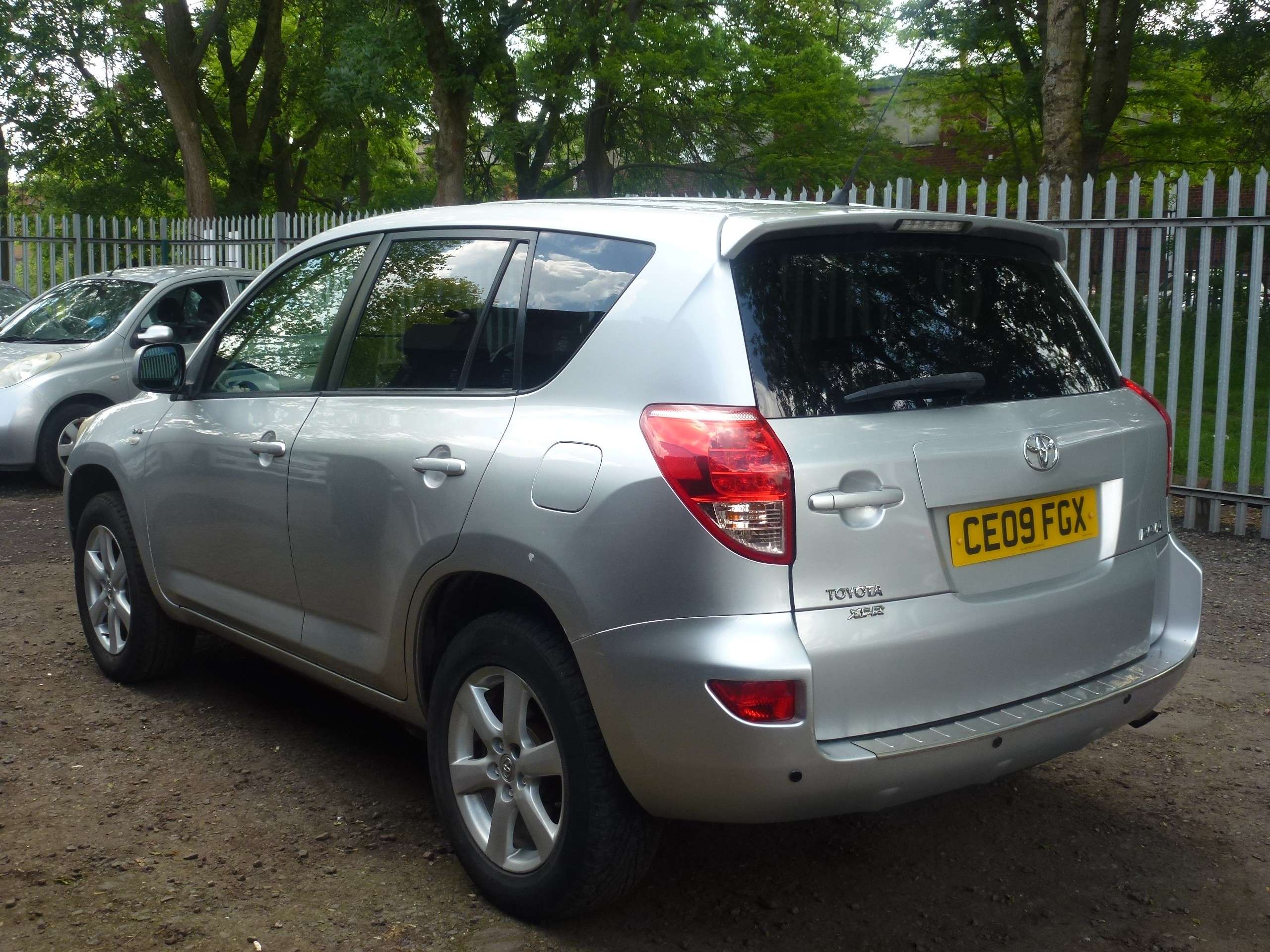 A 2009 TOYOTA RAV4 2.2 D-4D XT-R SUV 5dr Diesel Manual 4WD (173 g/km, 134 bhp) A 2009 TOYOTA RAV4 2.2 D-4D XT-R SUV 5dr Diesel Manual 4WD (173 g/km, 134 bhp)