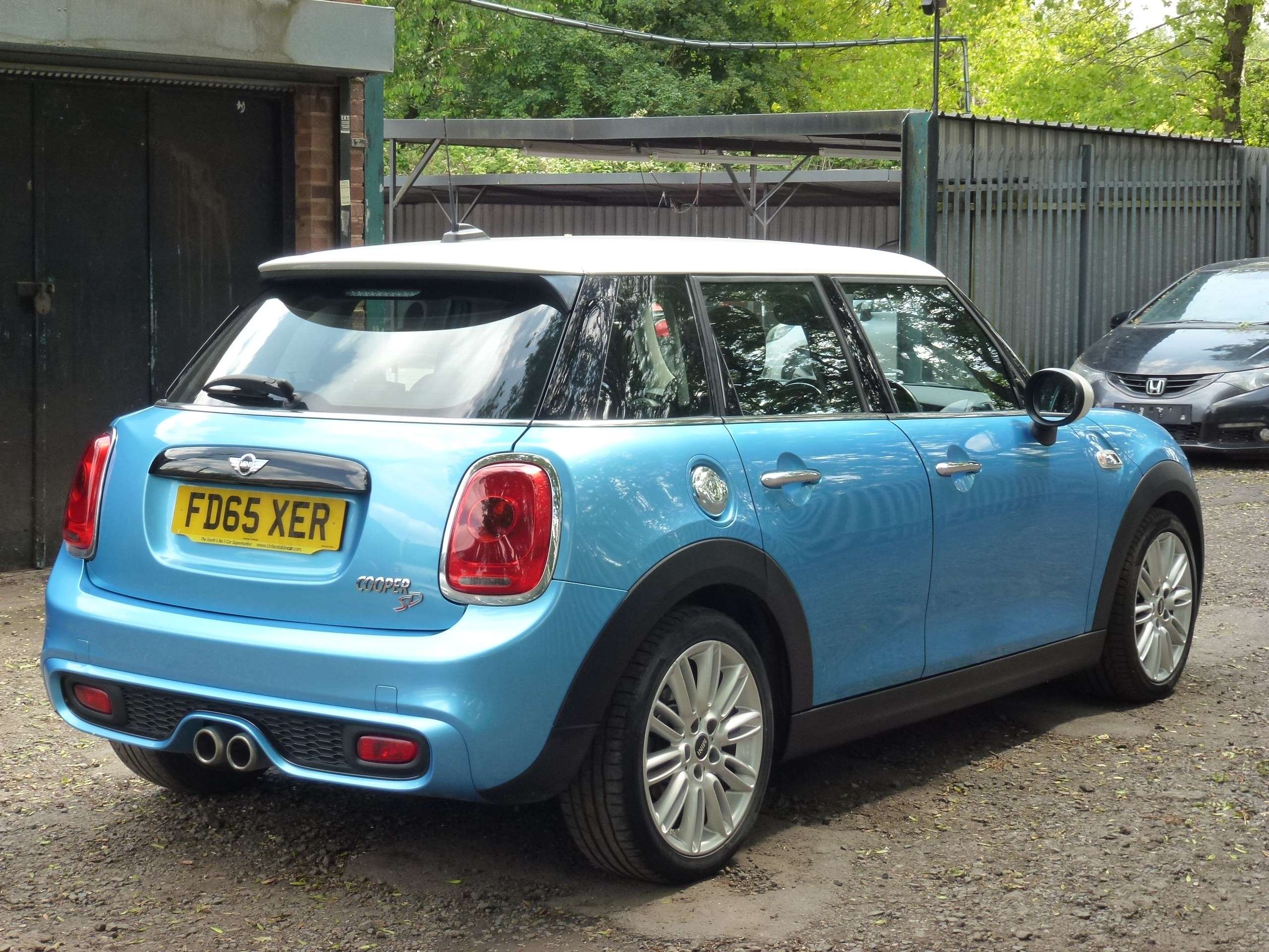 A 2015 MINI HATCH COOPER 2.0 Cooper S D 5dr A 2015 MINI HATCH COOPER 2.0 Cooper S D 5dr