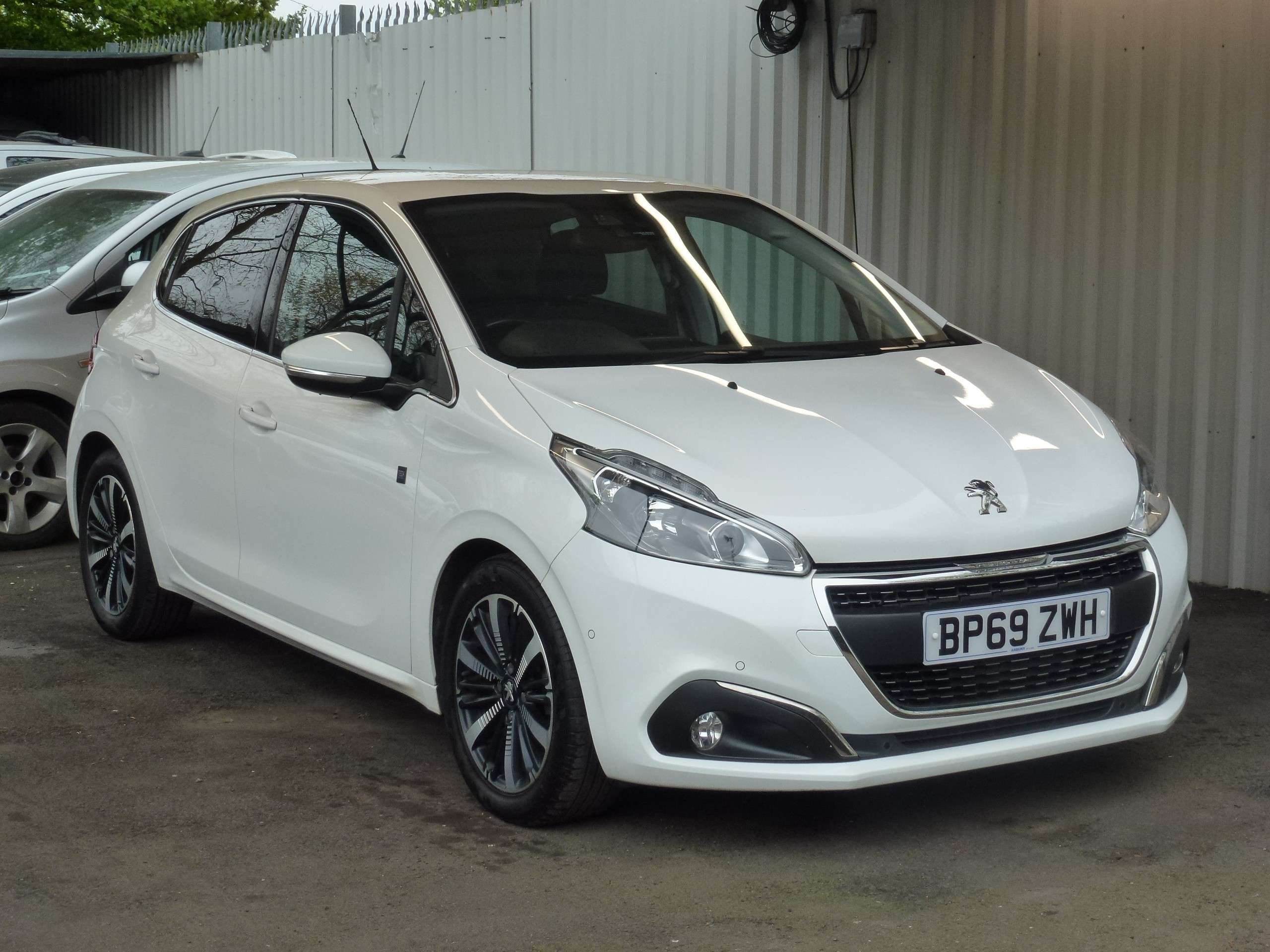 A 2019 PEUGEOT 208 1.5 BlueHDi Tech Edition 5dr A 2019 PEUGEOT 208 1.5 BlueHDi Tech Edition 5dr