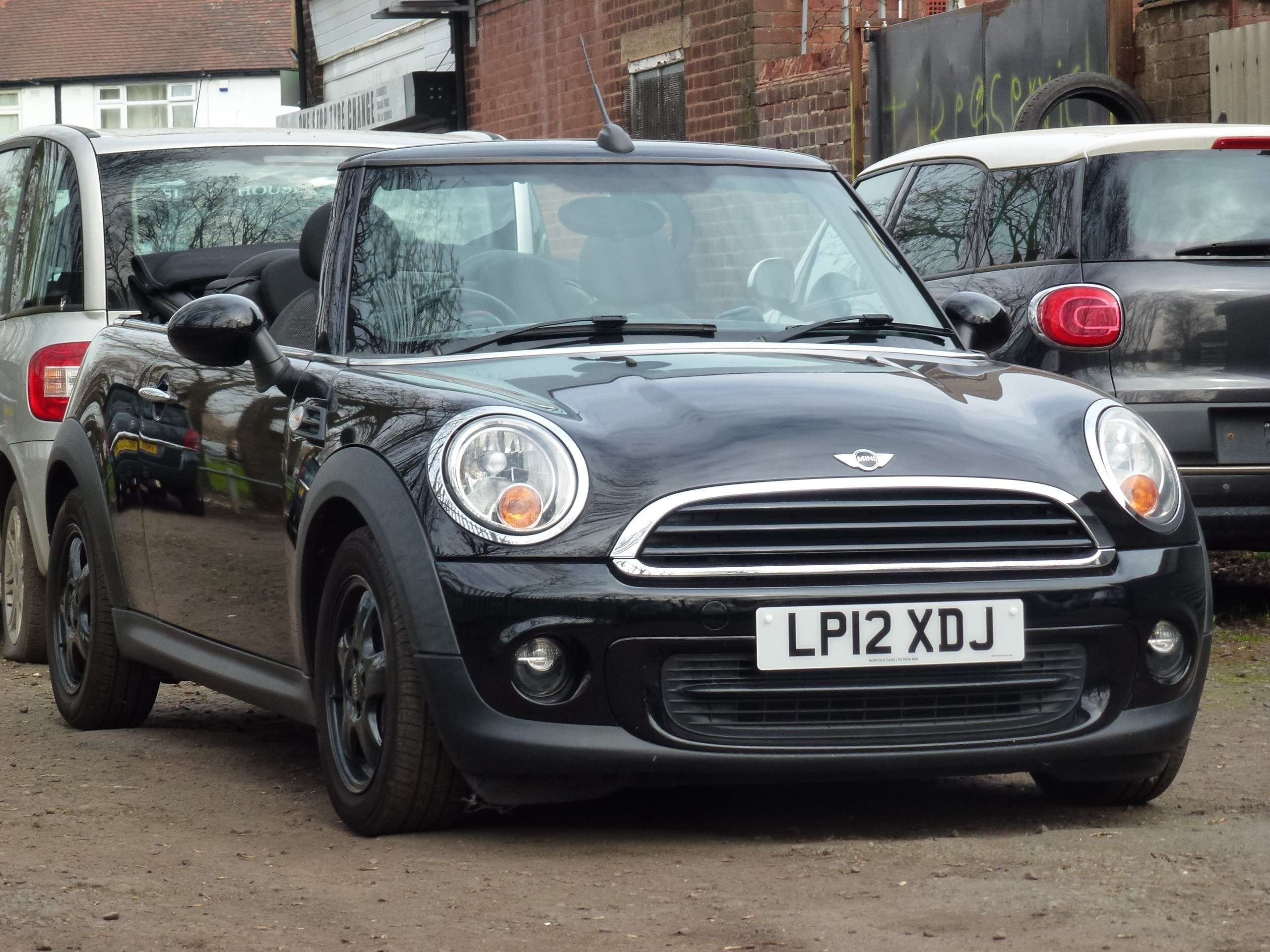 A 2012 MINI CONVERTIBLE 1.6 One Convertible 2dr Petrol Steptronic Euro 5 (98 ps) A 2012 MINI CONVERTIBLE 1.6 One Convertible 2dr Petrol Steptronic Euro 5 (98 ps)