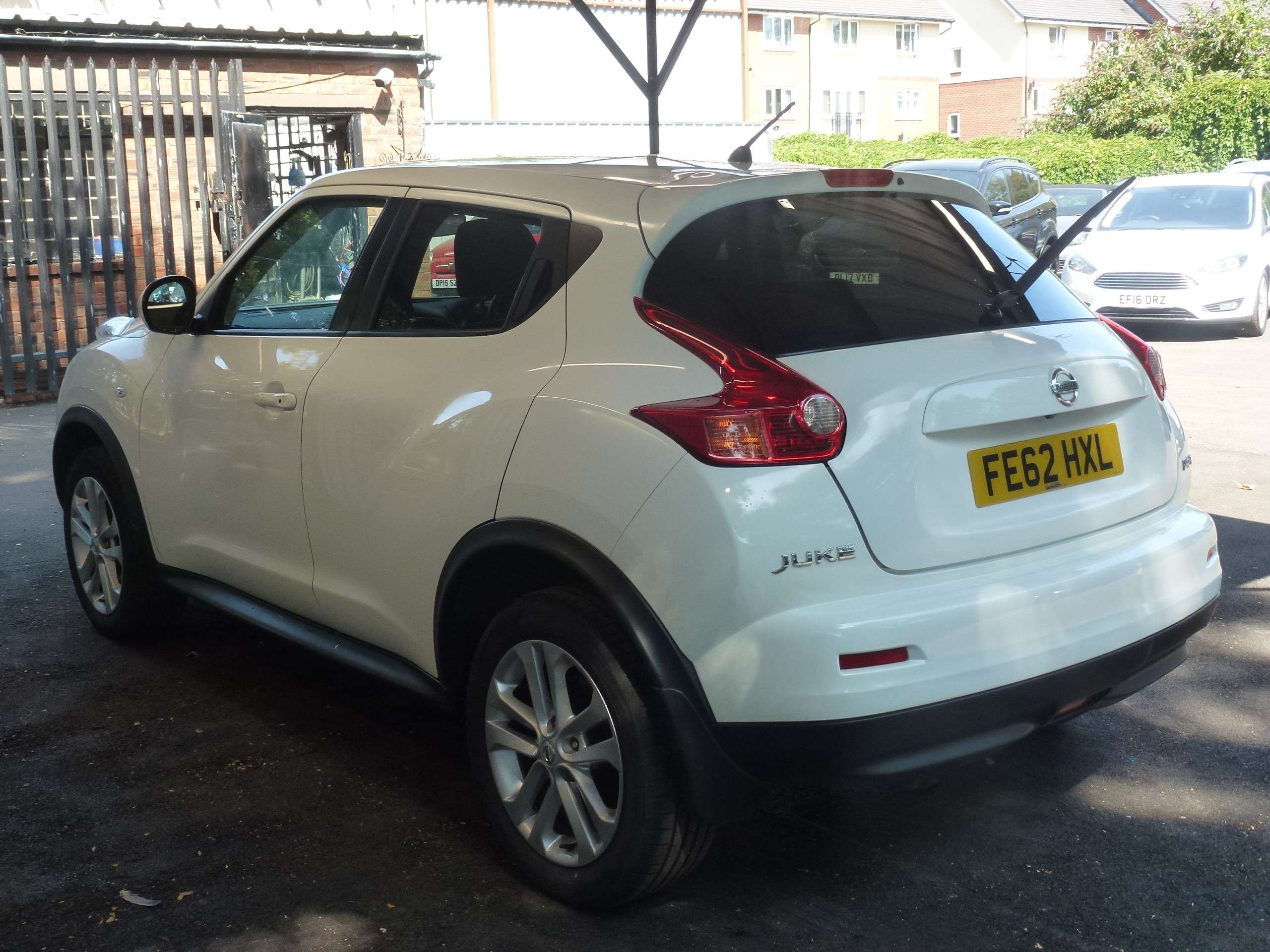 A 2012 NISSAN JUKE 1.6 DIG-T Tekna SUV 5dr Petrol Manual Euro 5 (190 ps) A 2012 NISSAN JUKE 1.6 DIG-T Tekna SUV 5dr Petrol Manual Euro 5 (190 ps)
