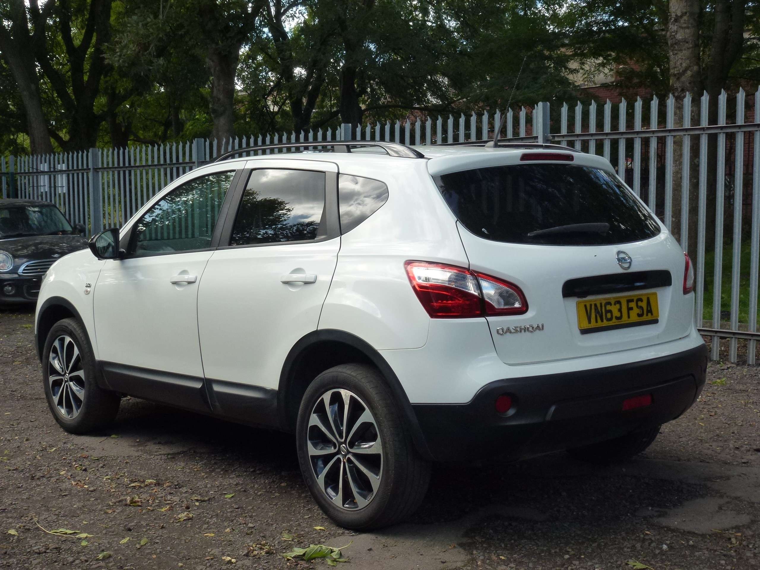 A 2013 NISSAN QASHQAI 1.6 360 SUV 5dr Petrol Manual 2WD Euro 5 (117 ps) A 2013 NISSAN QASHQAI 1.6 360 SUV 5dr Petrol Manual 2WD Euro 5 (117 ps)