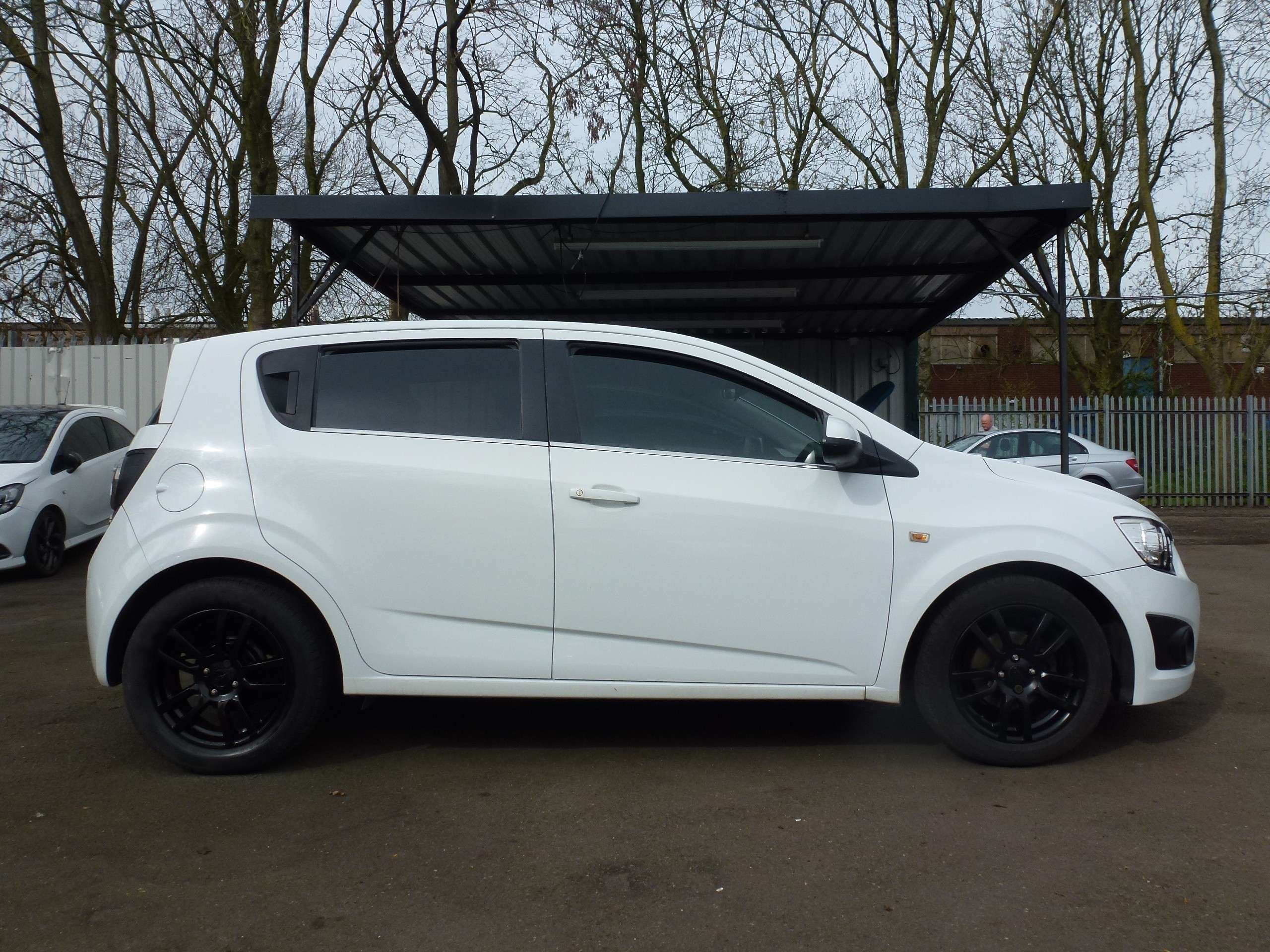A 2012 CHEVROLET AVEO 1.4 LTZ Hatchback 5dr Petrol Auto Euro 5 (100 ps) A 2012 CHEVROLET AVEO 1.4 LTZ Hatchback 5dr Petrol Auto Euro 5 (100 ps)